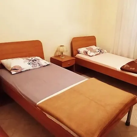 Denize 300 Mt. Havuzlu Luks Ev. Alanya